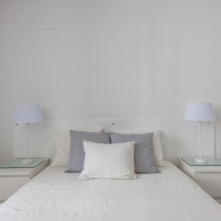 Light-Filled, Fully Renovated Apt Near Belem, By Timecooler Lisbon Bagian luar foto