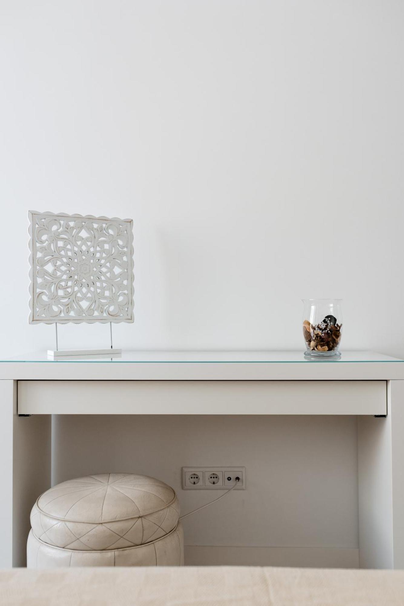 Light-Filled, Fully Renovated Apt Near Belem, By Timecooler Lisbon Bagian luar foto