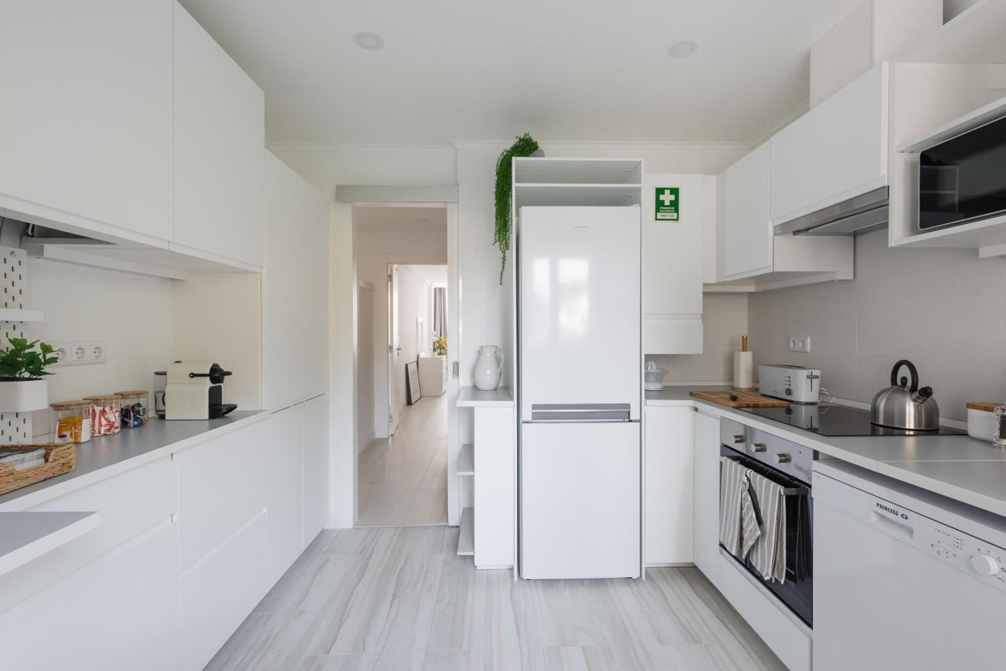 Light-Filled, Fully Renovated Apt Near Belem, By Timecooler Lisbon Bagian luar foto