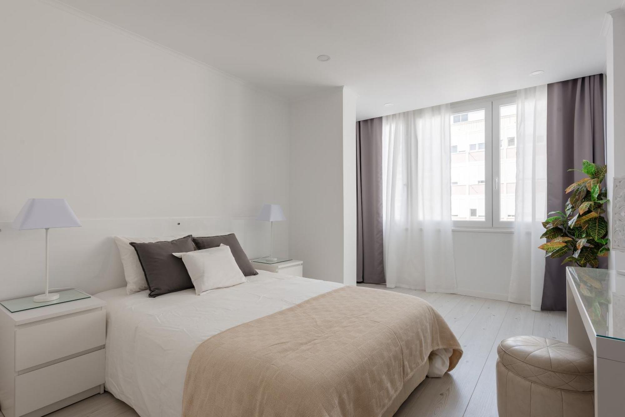 Light-Filled, Fully Renovated Apt Near Belem, By Timecooler Lisbon Bagian luar foto
