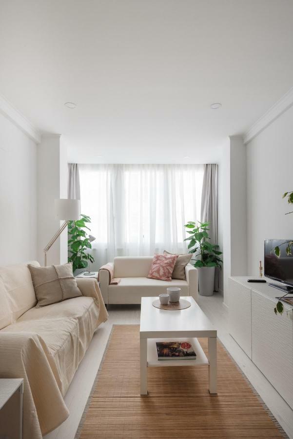 Light-Filled, Fully Renovated Apt Near Belem, By Timecooler Lisbon Bagian luar foto