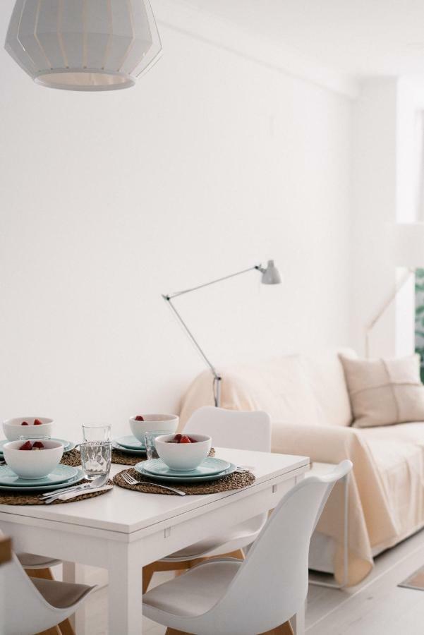 Light-Filled, Fully Renovated Apt Near Belem, By Timecooler Lisbon Bagian luar foto