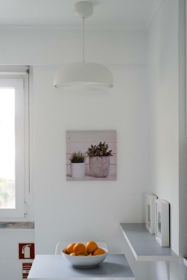 Light-Filled, Fully Renovated Apt Near Belem, By Timecooler Lisbon Bagian luar foto