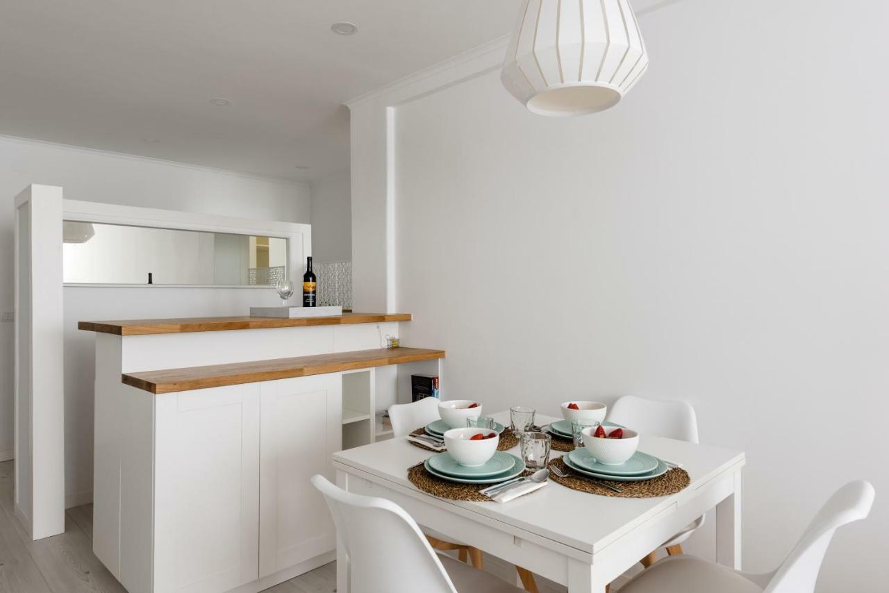 Light-Filled, Fully Renovated Apt Near Belem, By Timecooler Lisbon Bagian luar foto