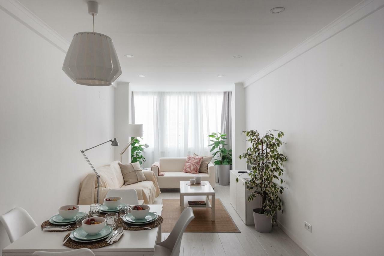 Light-Filled, Fully Renovated Apt Near Belem, By Timecooler Lisbon Bagian luar foto