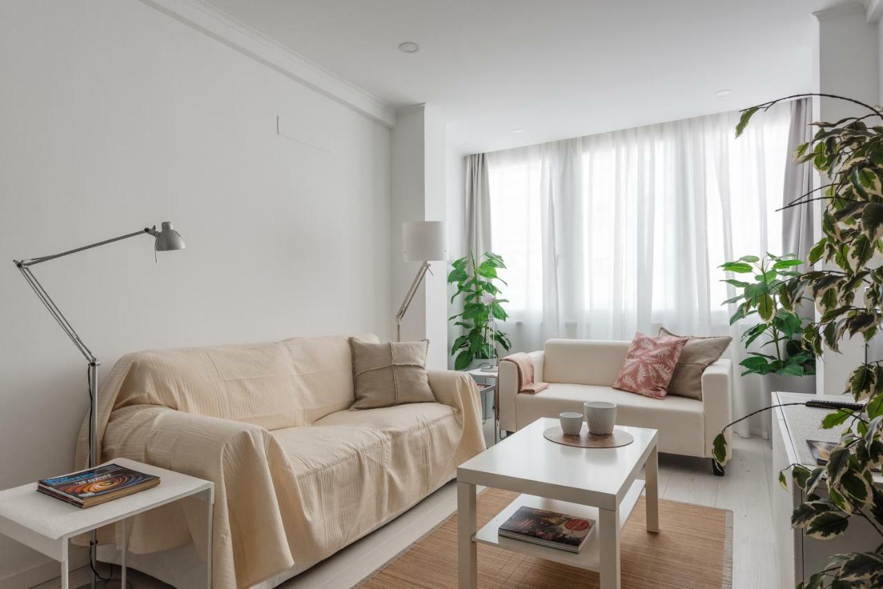 Light-Filled, Fully Renovated Apt Near Belem, By Timecooler Lisbon Bagian luar foto