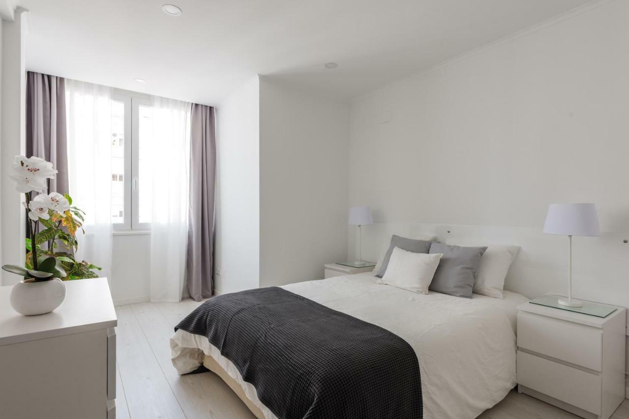 Light-Filled, Fully Renovated Apt Near Belem, By Timecooler Lisbon Bagian luar foto
