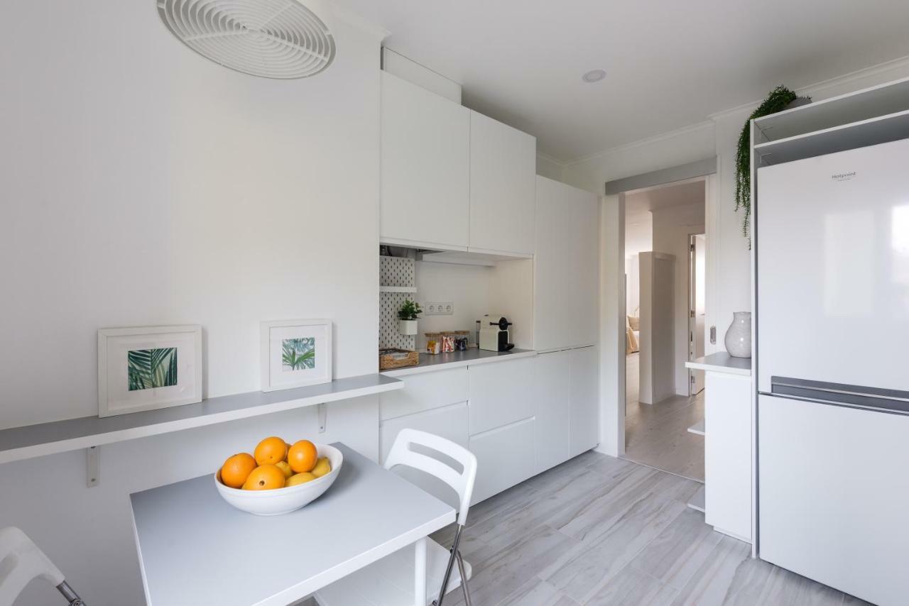 Light-Filled, Fully Renovated Apt Near Belem, By Timecooler Lisbon Bagian luar foto