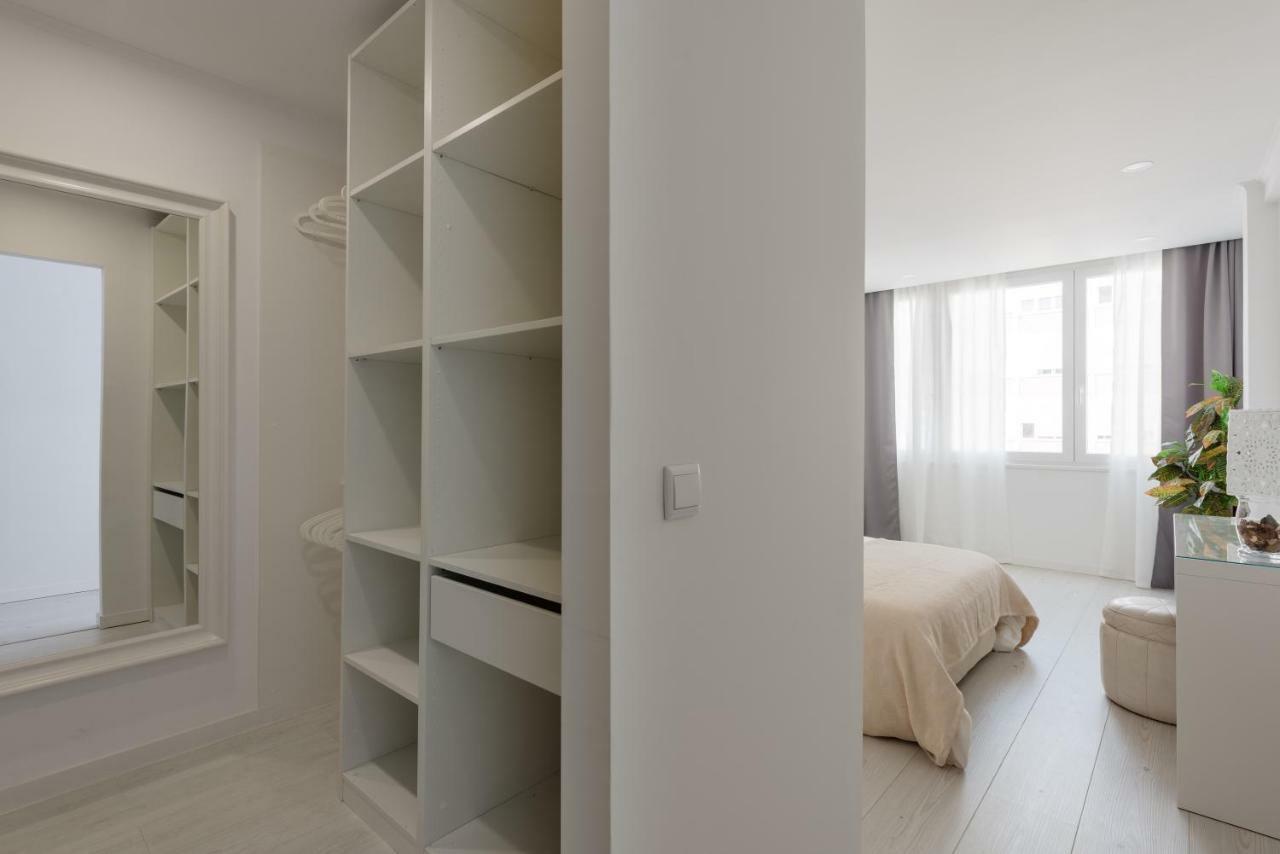 Light-Filled, Fully Renovated Apt Near Belem, By Timecooler Lisbon Bagian luar foto