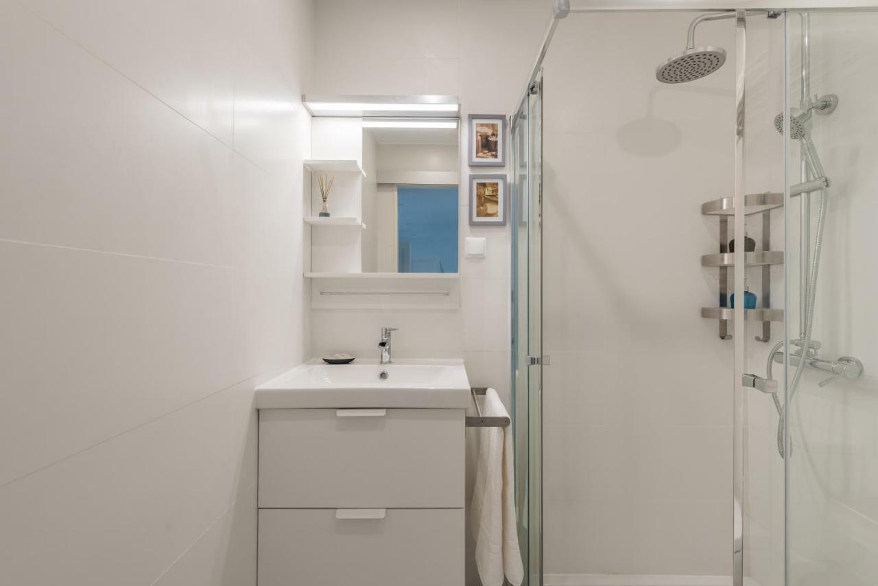 Light-Filled, Fully Renovated Apt Near Belem, By Timecooler Lisbon Bagian luar foto