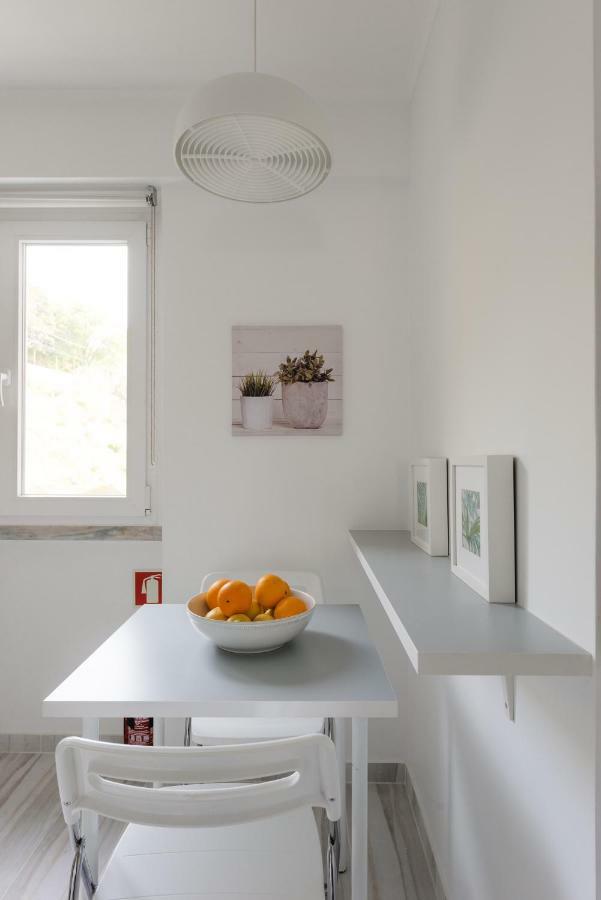 Light-Filled, Fully Renovated Apt Near Belem, By Timecooler Lisbon Bagian luar foto
