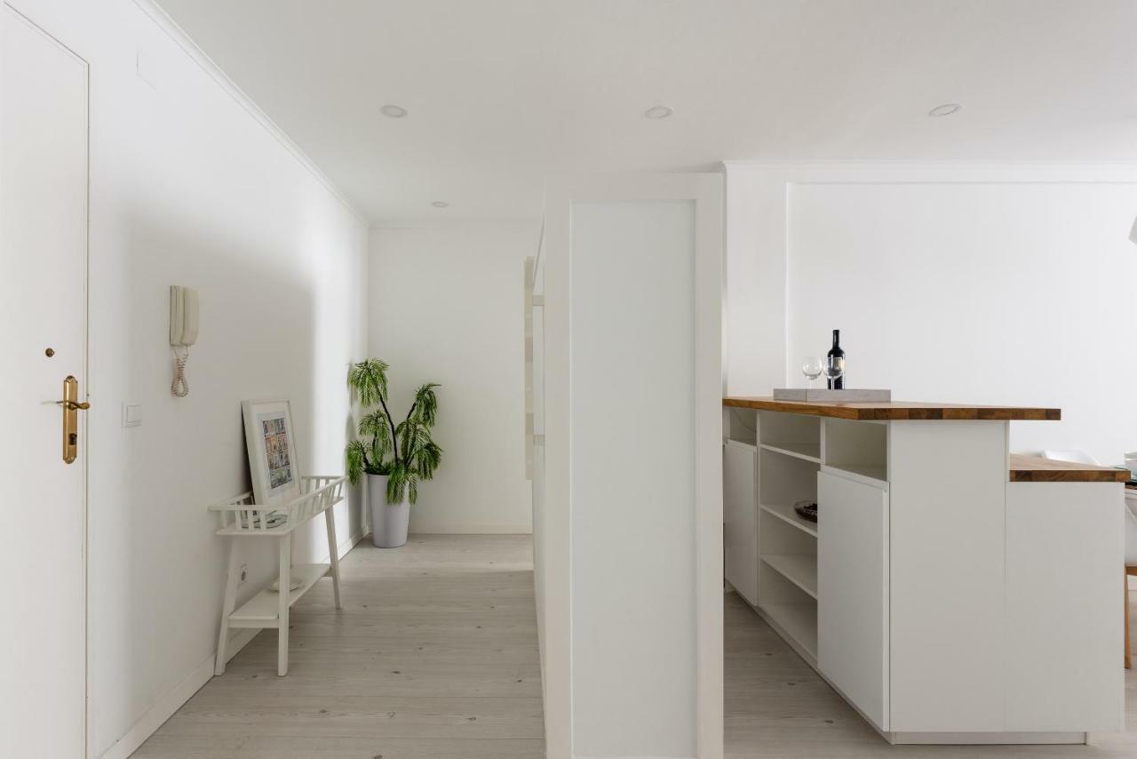 Light-Filled, Fully Renovated Apt Near Belem, By Timecooler Lisbon Bagian luar foto