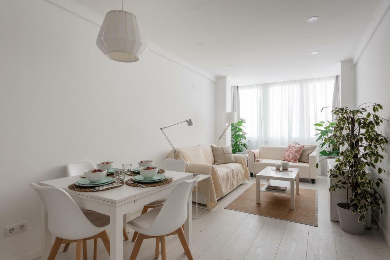 Light-Filled, Fully Renovated Apt Near Belem, By Timecooler Lisbon Bagian luar foto