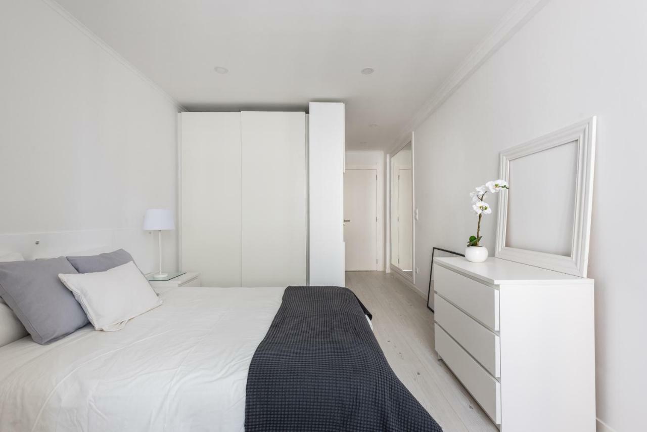 Light-Filled, Fully Renovated Apt Near Belem, By Timecooler Lisbon Bagian luar foto