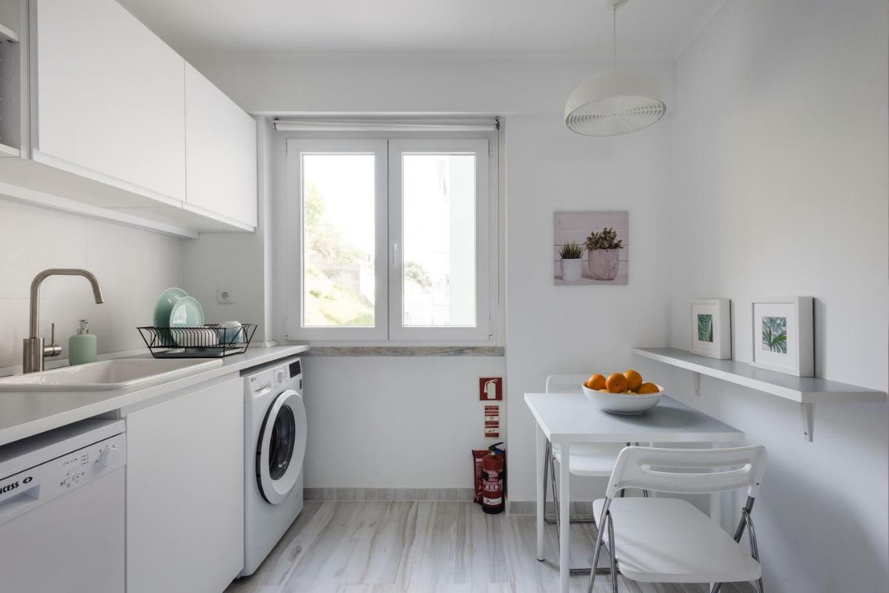 Light-Filled, Fully Renovated Apt Near Belem, By Timecooler Lisbon Bagian luar foto